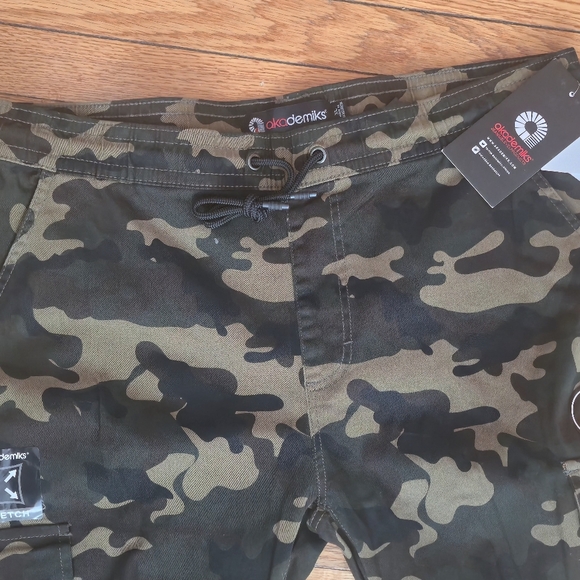 Akademiks Men’s Camo Cargo Pants  Multi-Pocket Drawstring NWT Size XL - Picture 2 of 9